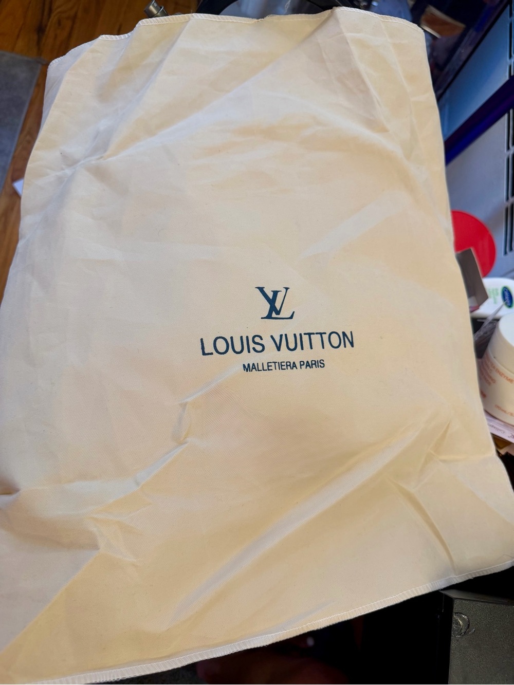Louis Vuitton Monogram Canvas Bucket Crossbody Bag -Dust Bag&Receipt included - Picture 2 of 11